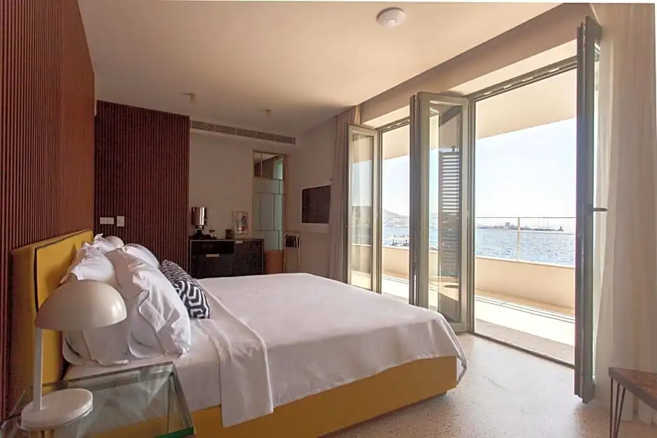Deluxe room with balcony and with sea view