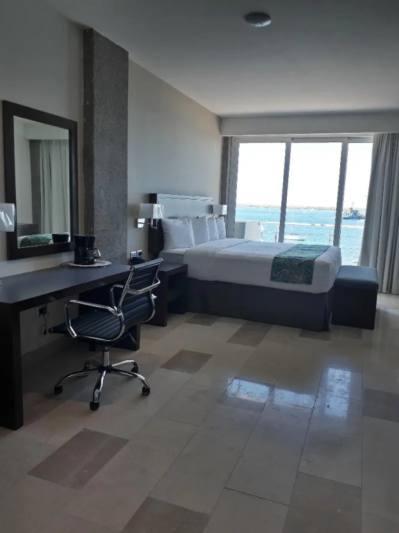 Seven Crown La Paz Malecon - Chambres