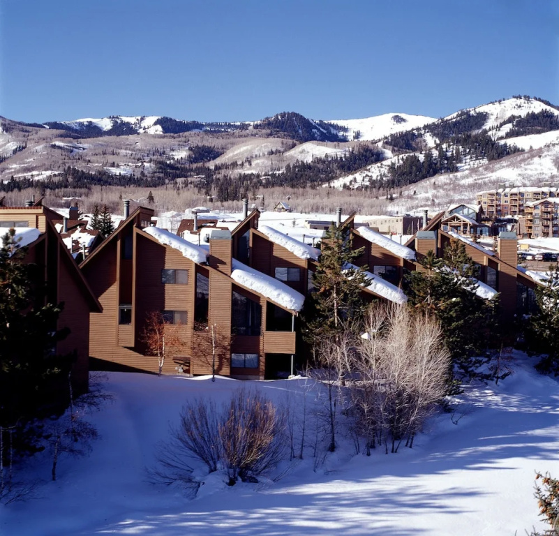 Red Pine Condominiums by All Seasons Resort Lodging