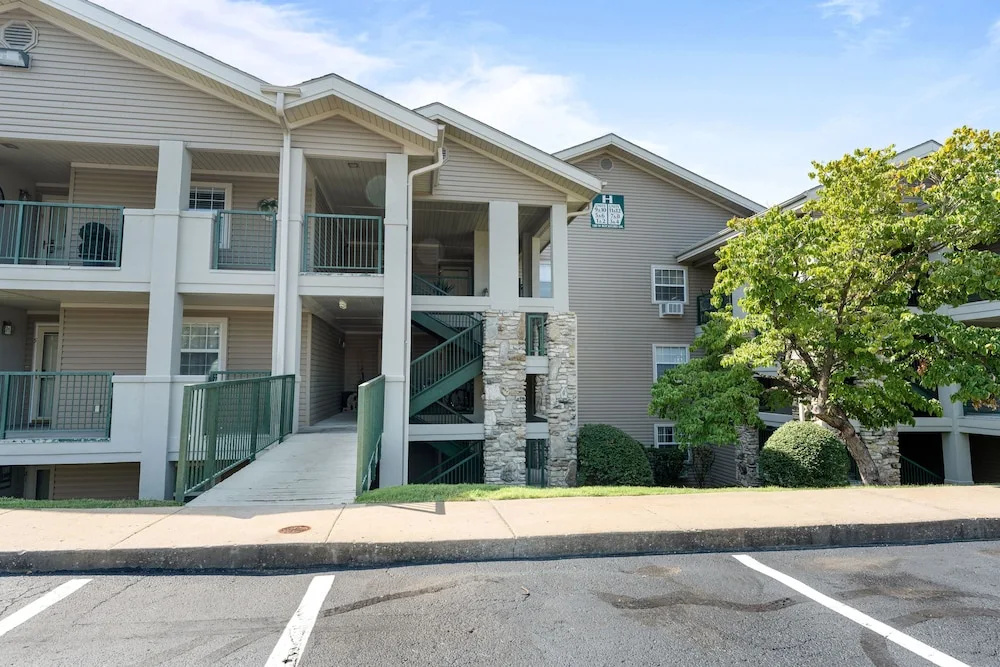 Carefree Getaways 2 Bedroom Condo by RedAwning