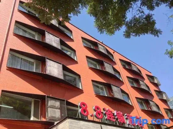 8.8 Chain Hotel