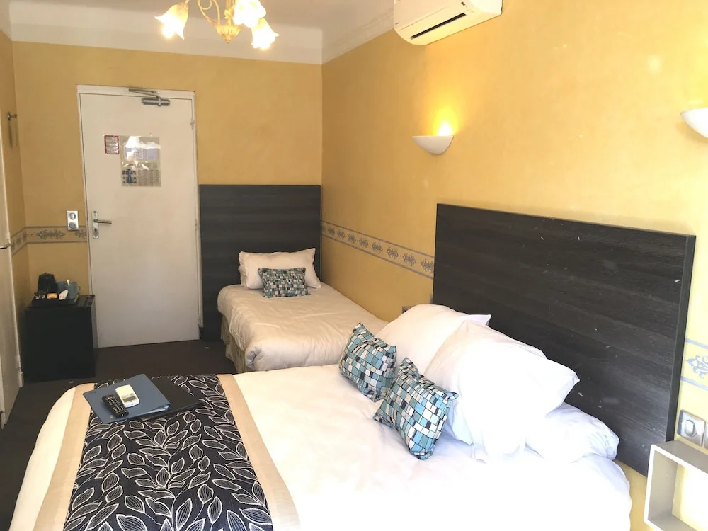 Standard Triple room with balcony