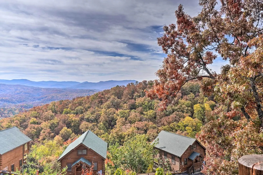 Pigeon Forge Mountain Cabin: Hot Tub & Resort Pool