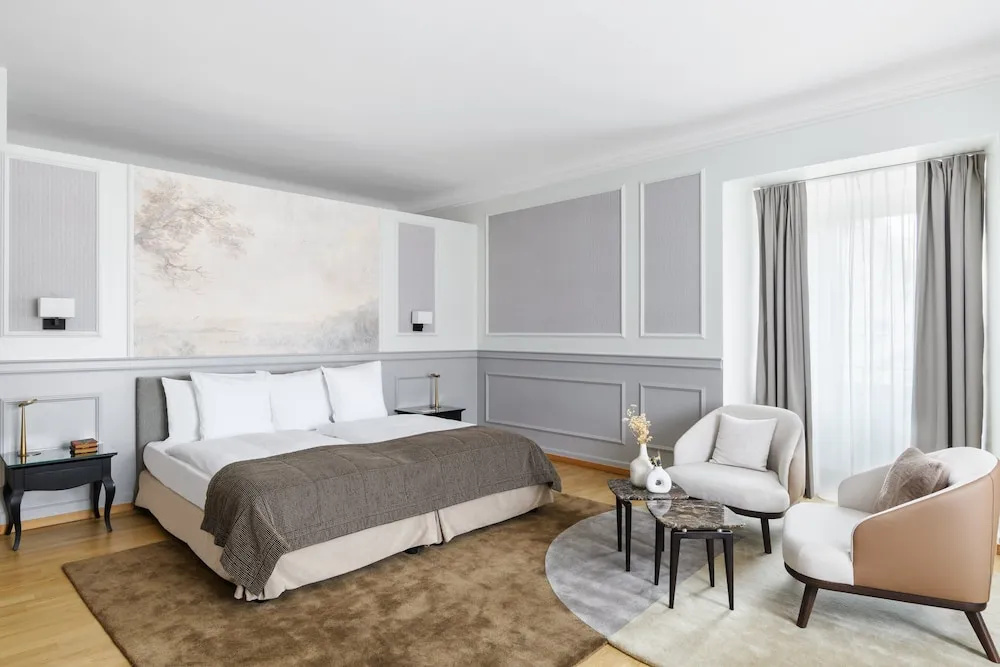 Double Suite with lake view (full double bed)