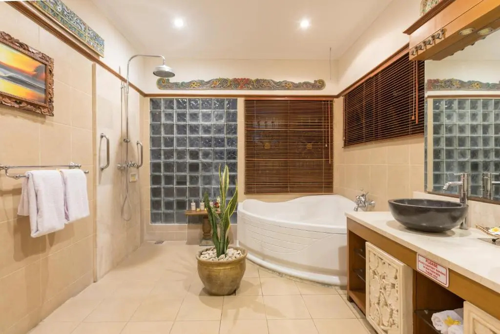4 Bedrooms Villa