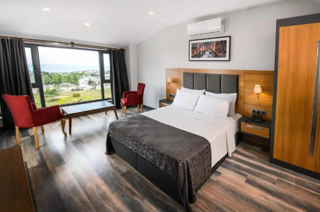 Deluxe Suite
