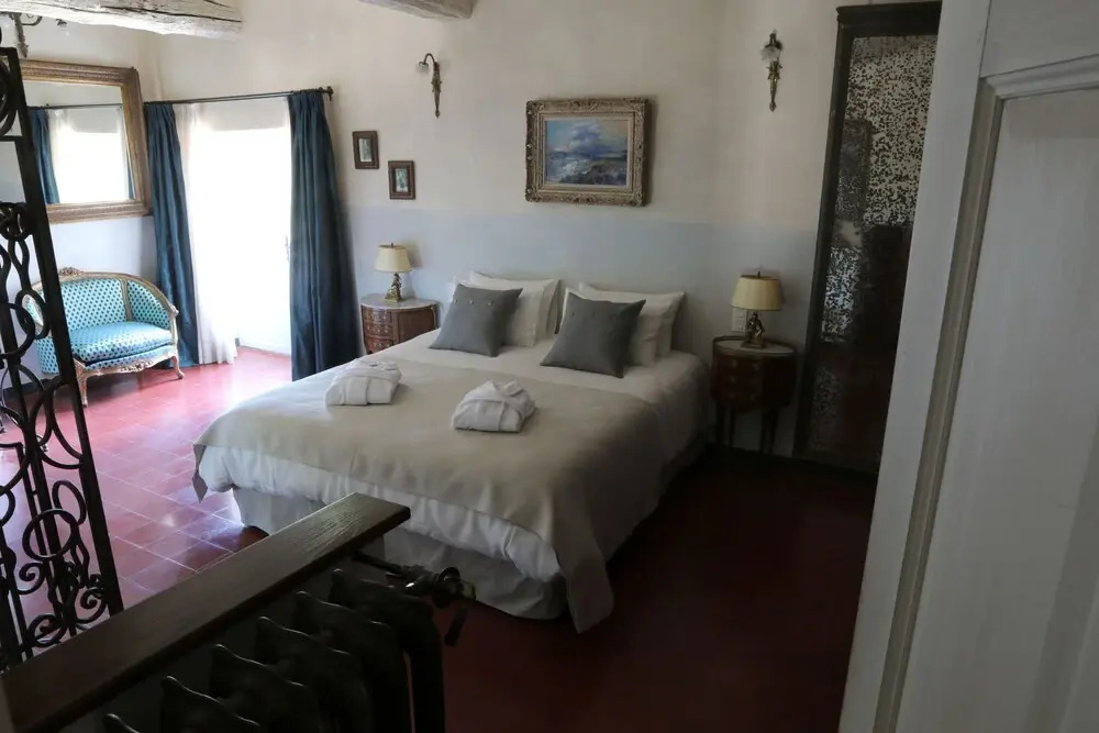 Standard Double room with balcony (full double bed)