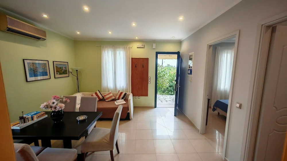 2 Bedrooms Cottage with garden view