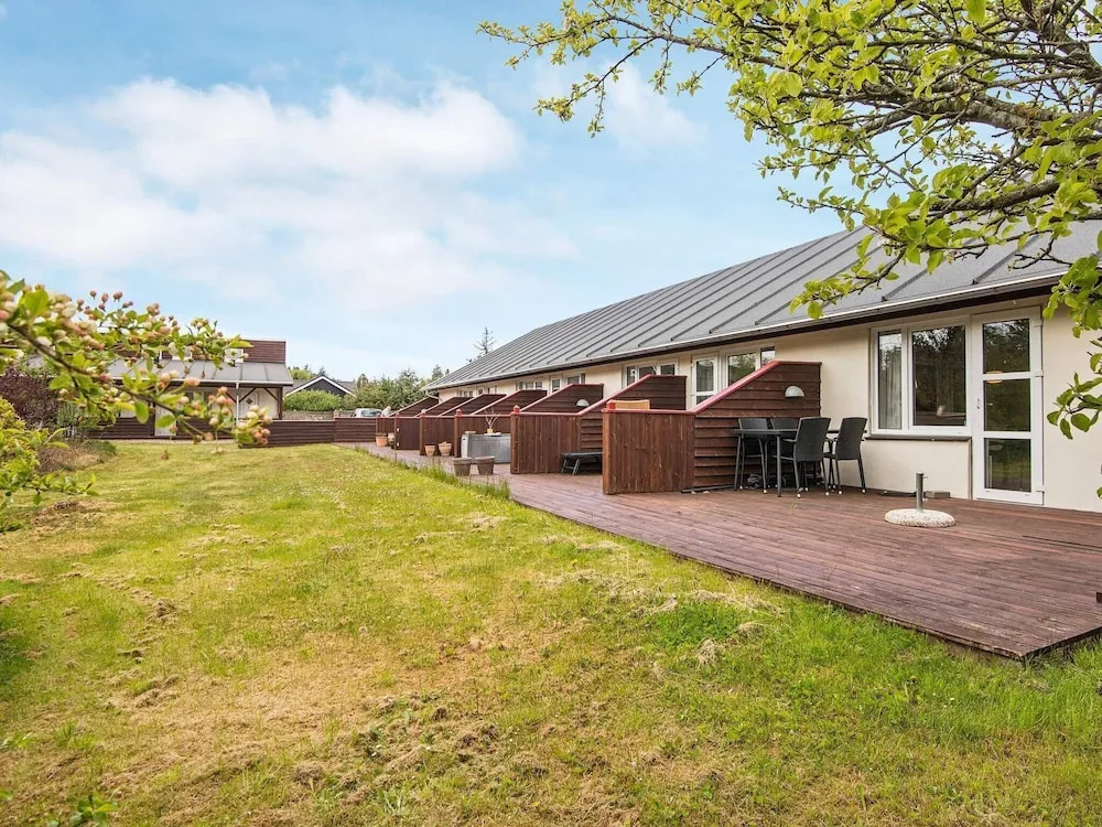 Quaint Holiday Home in Henne Near Henne Golf Course