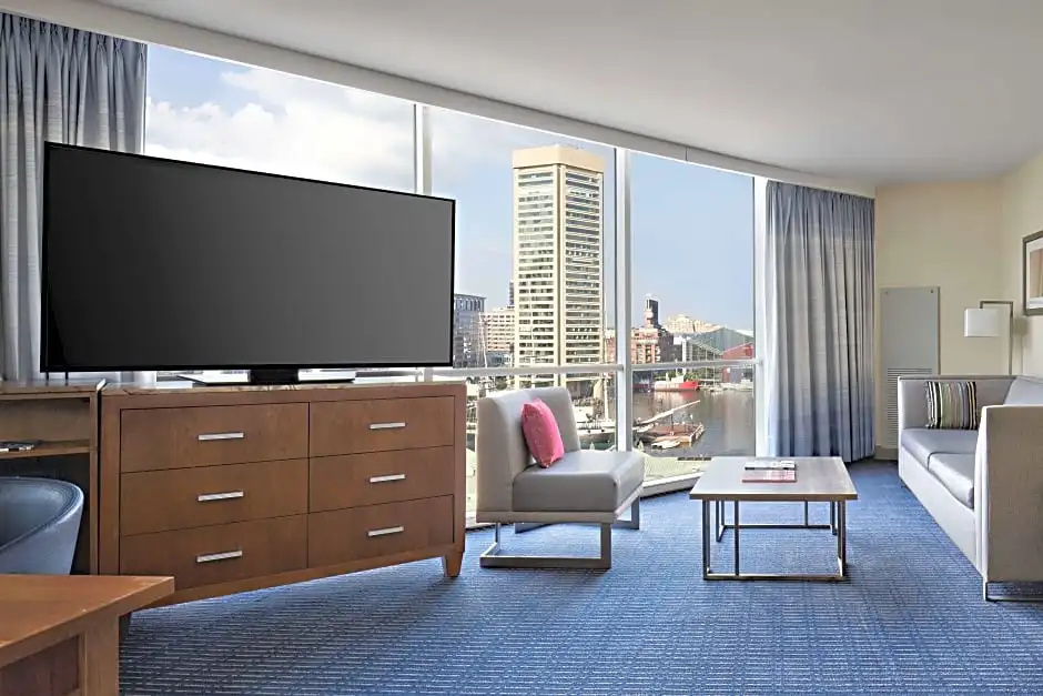 Superior Double Suite with harbour view (full double bed)