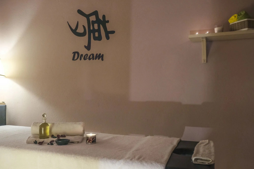 Lotus Center Hotel, ,