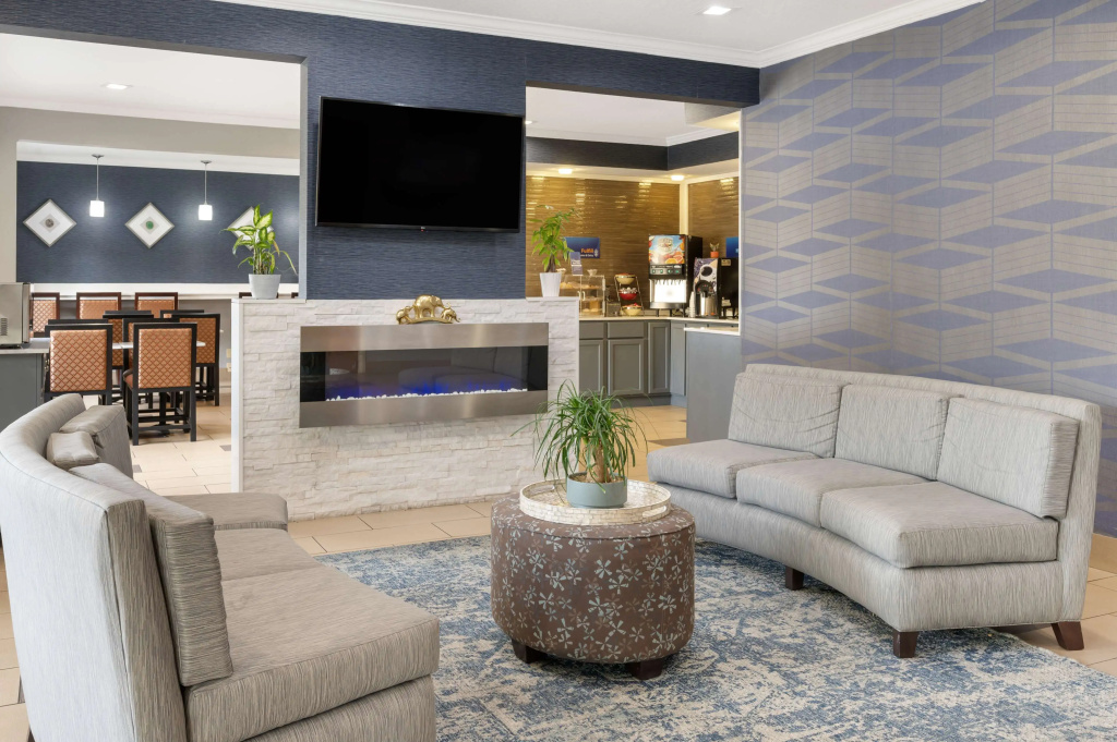 Lobby & Reception