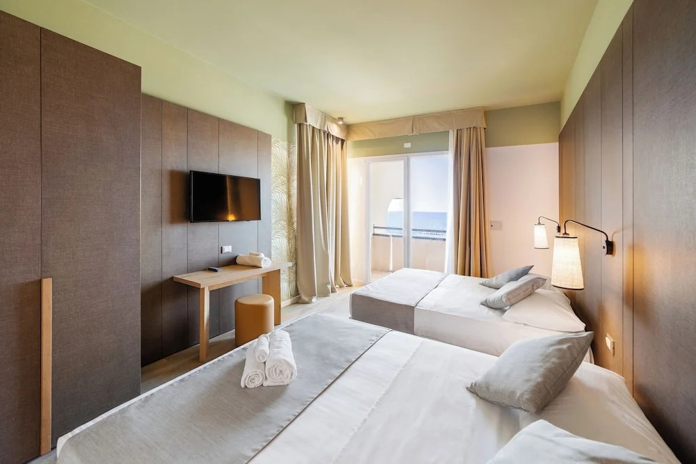 Standard Double room with balcony (full double bed)