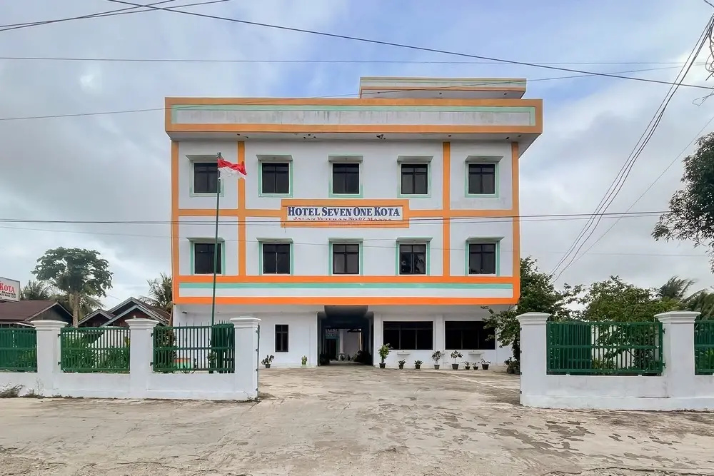 Urbanview Hotel Grand Seven One Kota