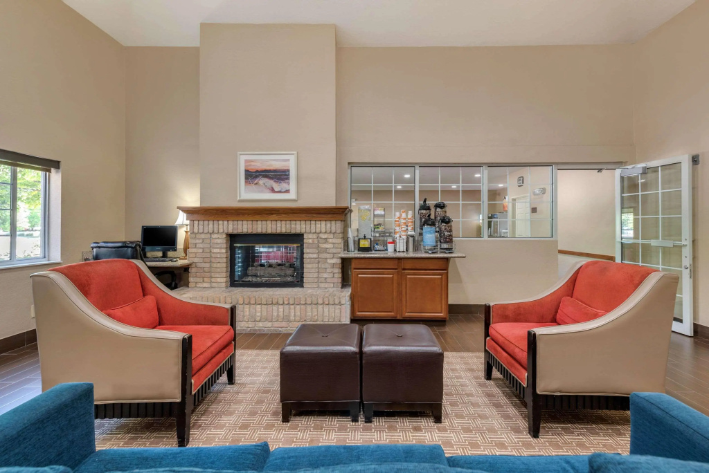 Lobby & Reception