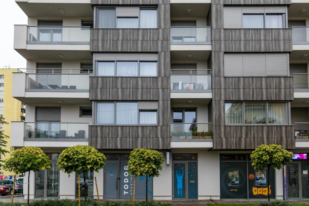 TODOR APARTMENTS Center