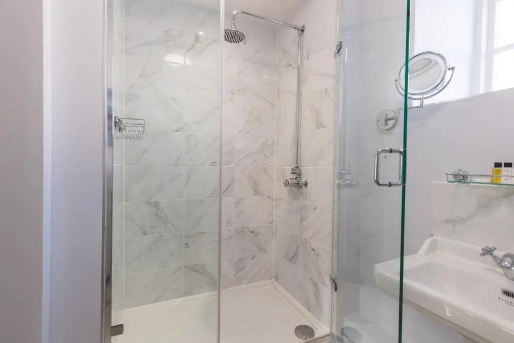 經典雙人房，配有兩張單人床