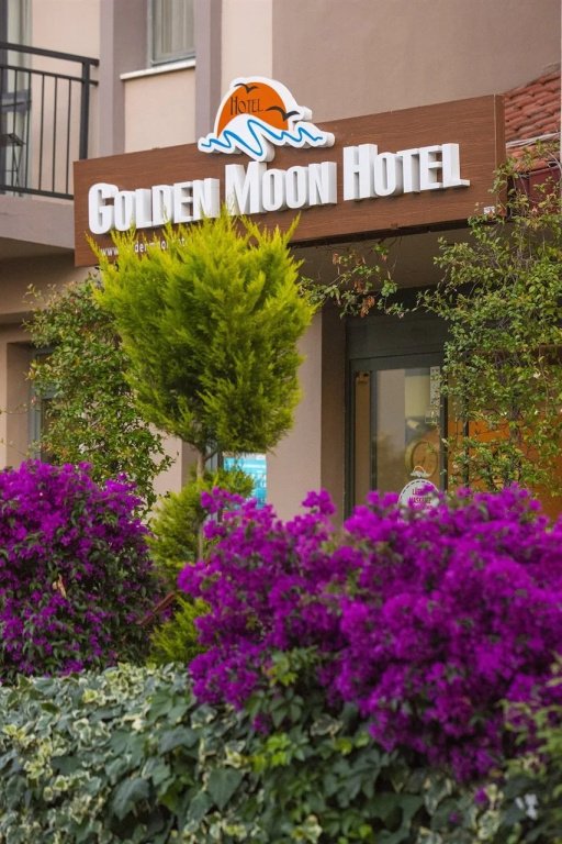 Golden Moon Hotel — фото
