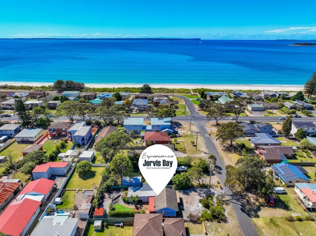 Gorgeous Outdoor Entertaining 2 Minute Walk to the Beach