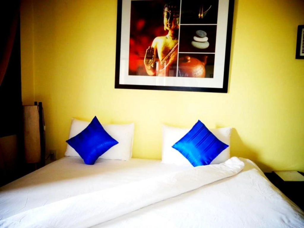 Deluxe Double room (full double bed)
