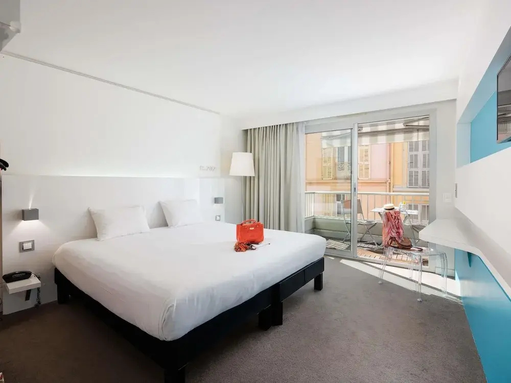 Superior Double room with balcony (full double bed)