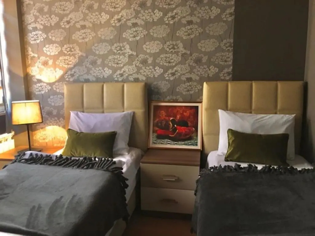 2 Bedrooms Apartment