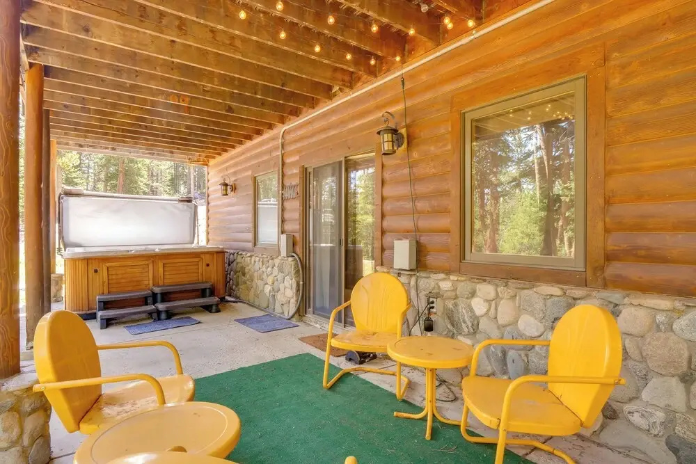 Hot Tub Hideaway w/ Views & Deck in Fairplay!