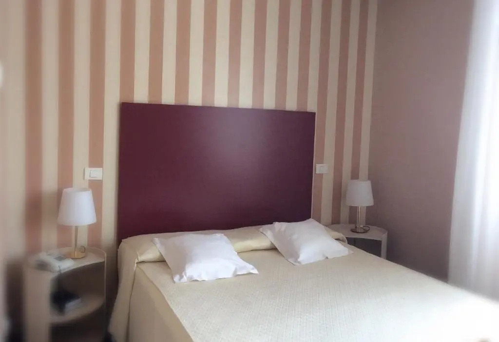 Double room (full double bed)