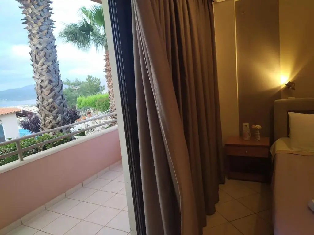 Standard Double room with partial sea view (full double bed)