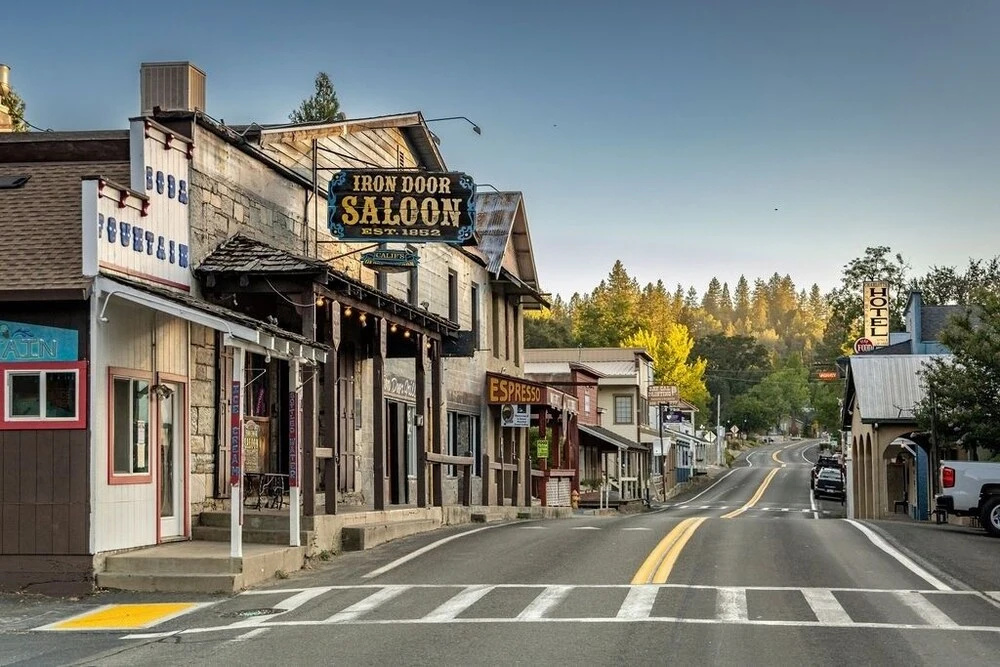 Star of the Mountain - The Star of Your Vacation by Yosemite Region Resorts