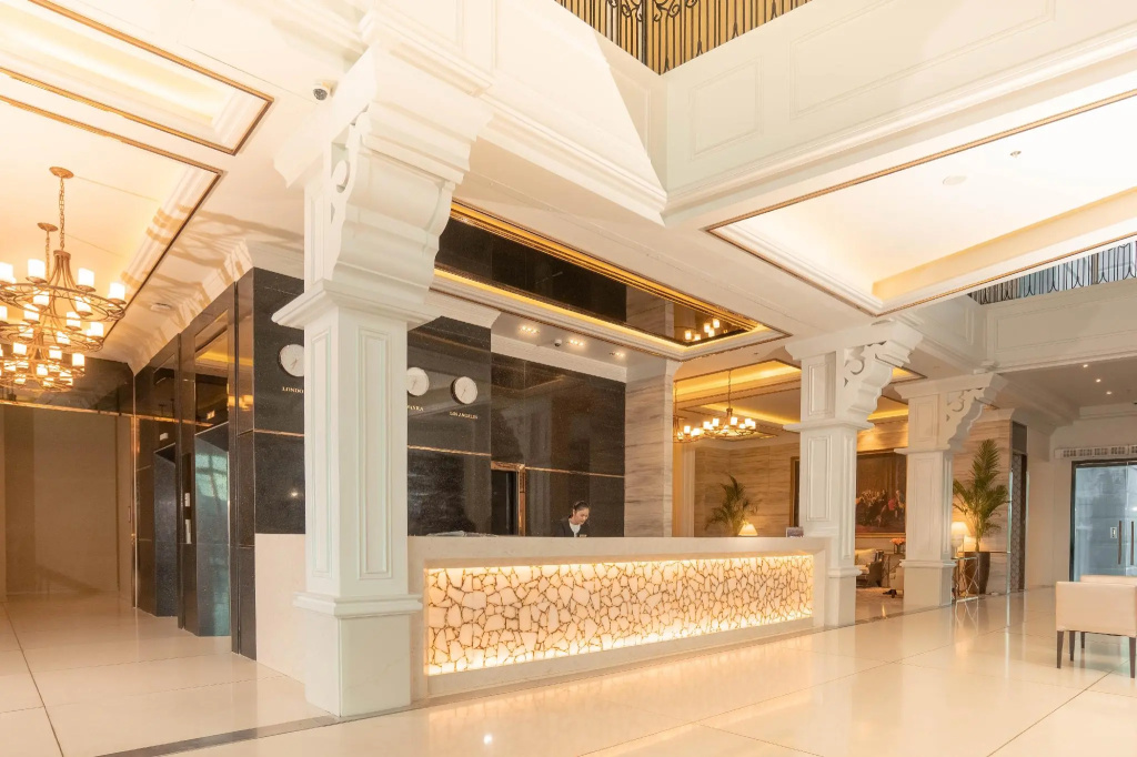 Lobby & Reception