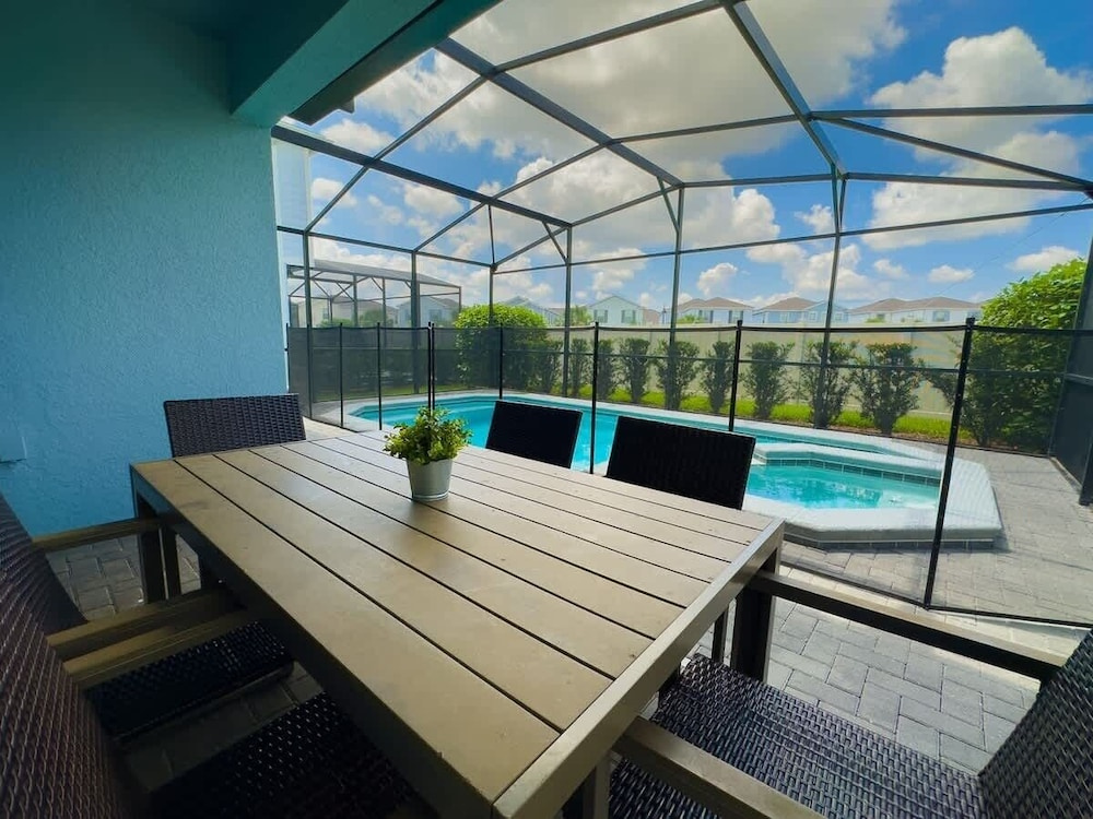 Villa Near Disney Themed Luxury 5bd With Pool 5 Bedroom Home