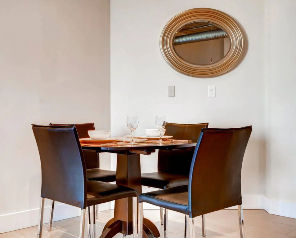 Global Luxury Suites at Tiverton Ave - Général