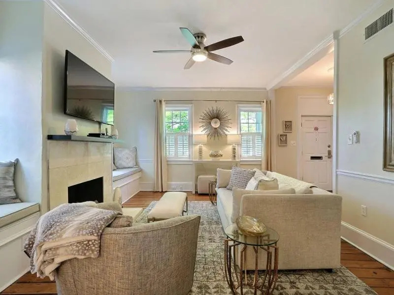 4 Bedrooms Apartment