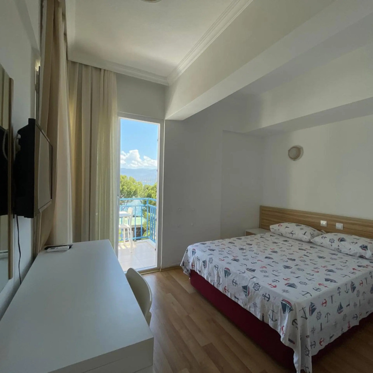 Status Hotel — 5