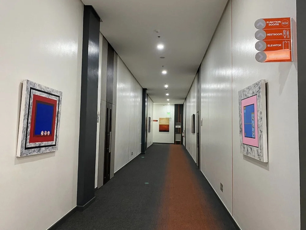 Lobby & Reception