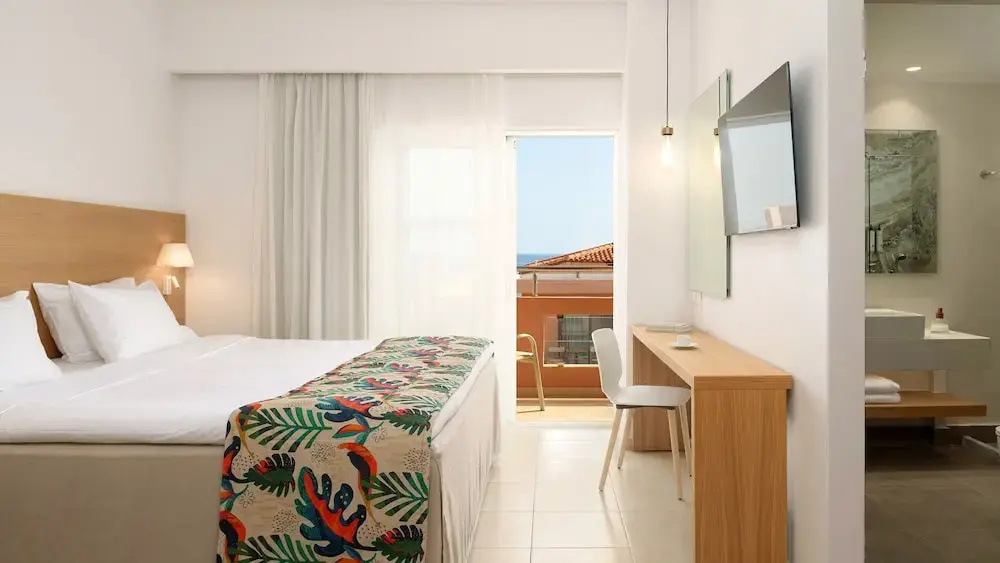 Deluxe Double room with partial sea view (full double bed)