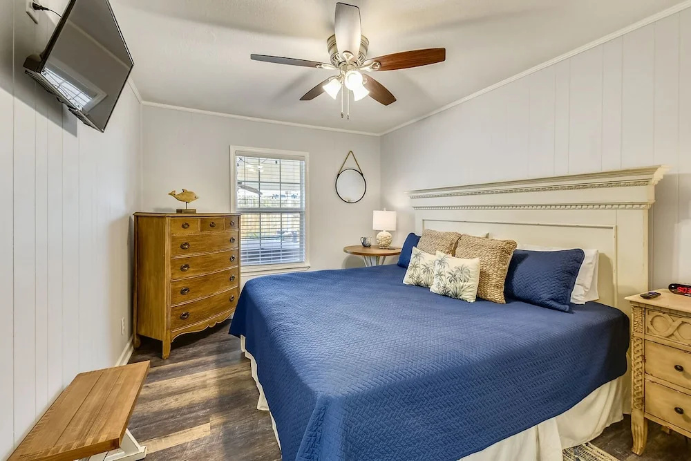 Southern Tranquility by Book That Condo
