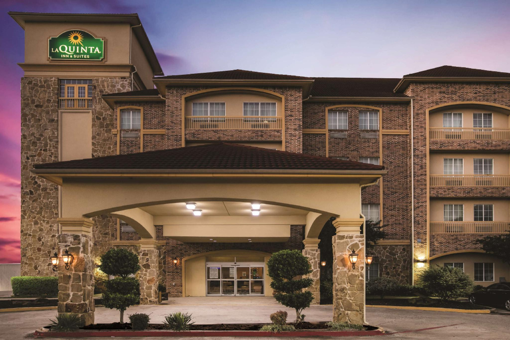 La Quinta Inn & Suites by Wyndham Dallas South-DeSoto