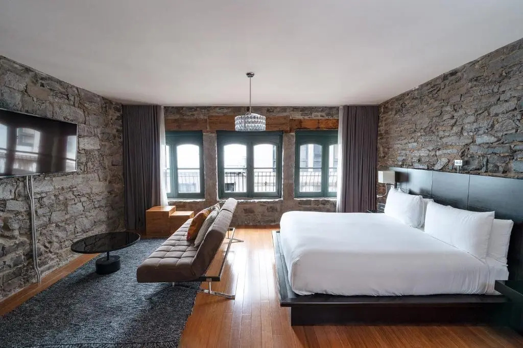 Deluxe Double room (full double bed)