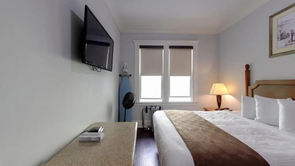 Double room (full double bed)