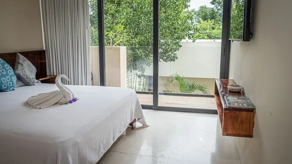 Deluxe Double room with balcony (full double bed)