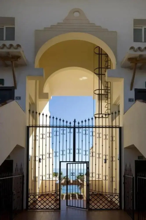 Immaculate 3-bed Penthouse- Stunning Views