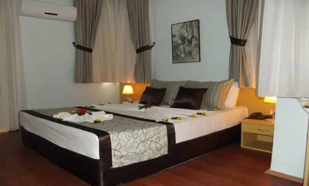 Standard Triple room