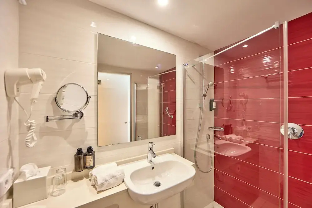 Standard Double room with balcony (full double bed)
