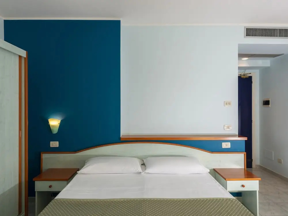 Classic Double room (full double bed)