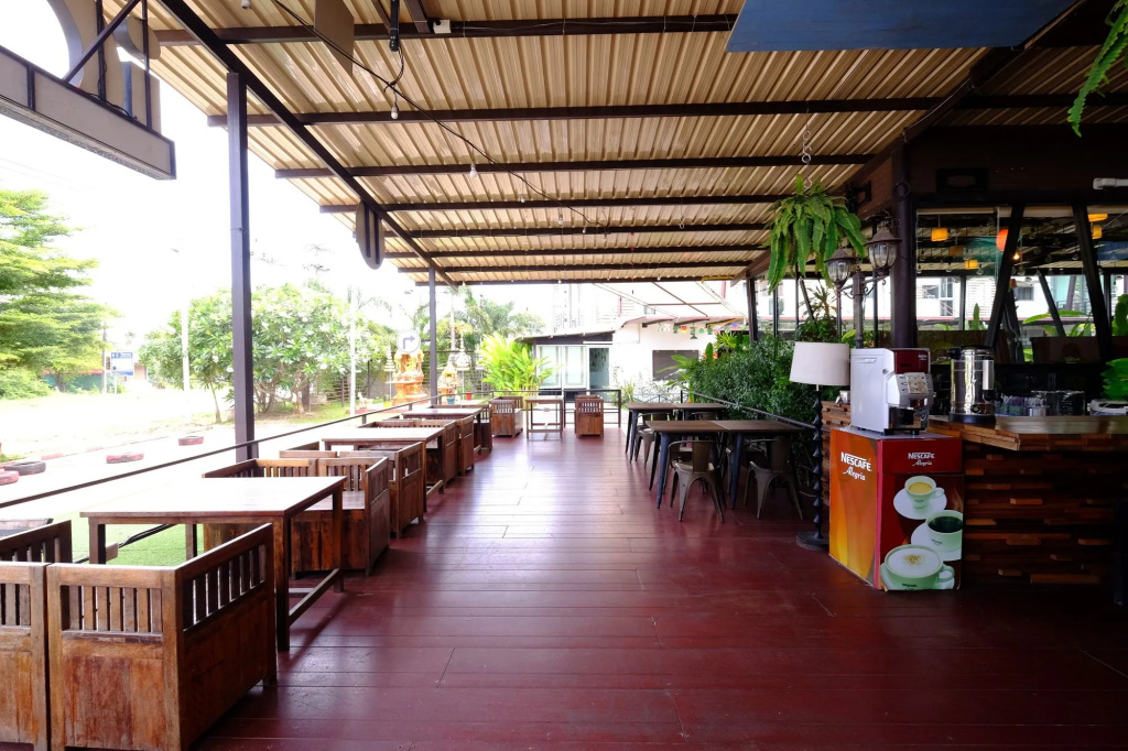 Food & Beverage
