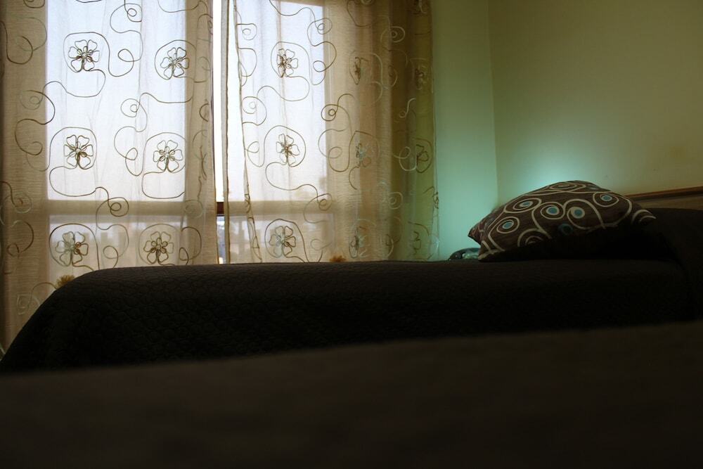 舒適雙人房，設有陽台及雙人床