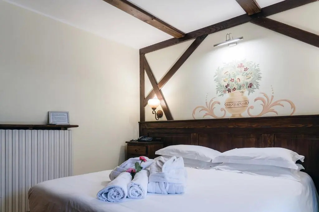 Classic Double room (full double bed)