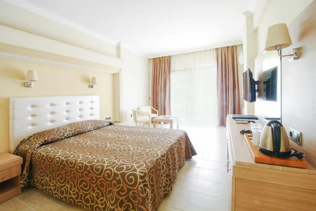 Standard Double room with land view (full double bed)